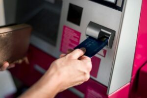 Bedesco Contabilidade | IRPF 2023: vale a pena pegar restituição antecipada com empréstimos em bancos?